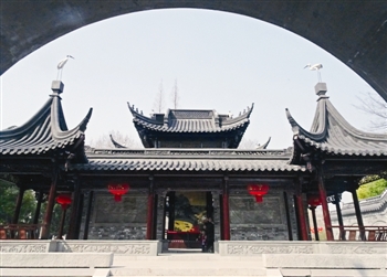 泰州泰山公园海陵阁石刻砖雕再现"前后八景"