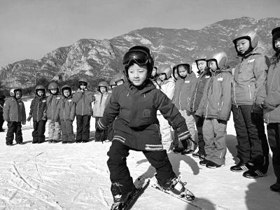 6歲滑雪小教練收徒百名