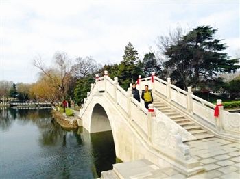 泰州泰山公园海陵阁石刻砖雕再现"前后八景"