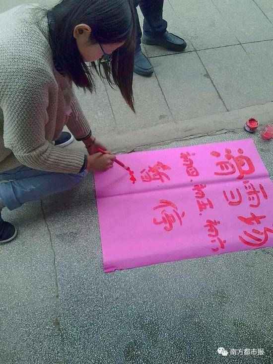 90后春节被掏空 直呼花的比赚得多荷包“破产”