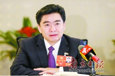 全国政协委员、广东省政协主席王荣在京接受媒