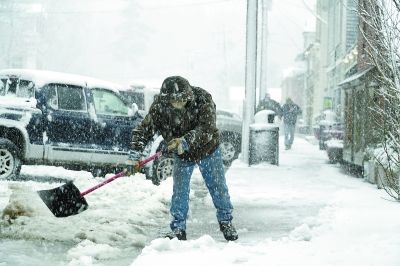 东北风暴袭击美东海岸 暴风雨雪致死至少5人