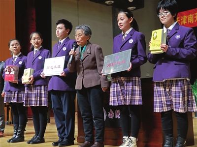 天津市南开中学校服 南开中学滨海生态城学校"周邓班"授牌    原标题