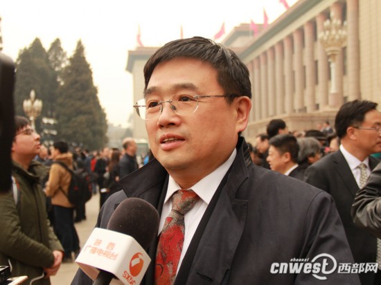 住陕全国政协委员出席全国政协十三届一次会议