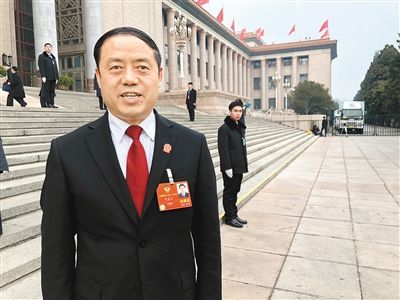 对话委员 打赢脱贫攻坚战 住陕全国政协委员积