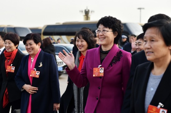 十三届全国人大一次会议开幕会:全国人大代表抵达天安门广场