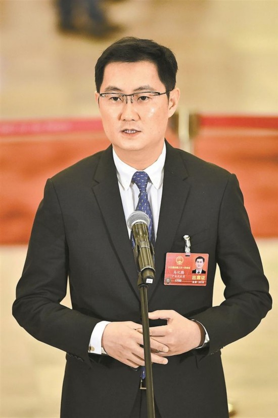 马化腾亮相 代表通道 谈改革开放