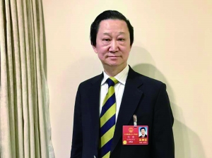 刘璠代表建议高速设救护点 建空中120服务圈