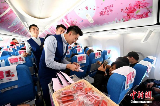 女机长加帅空少 厦航打造三八特色主题航班