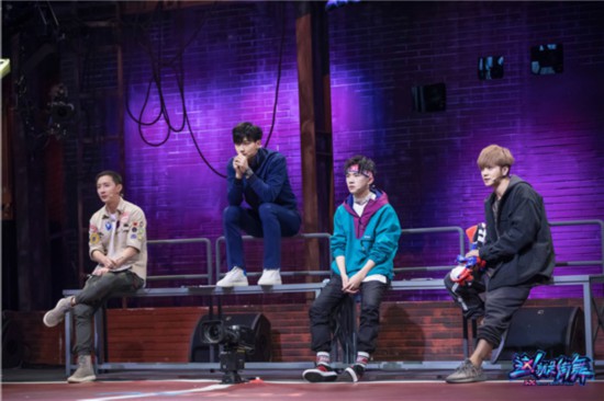 《这就是街舞》49强抢位升级 四位队长忙抢人