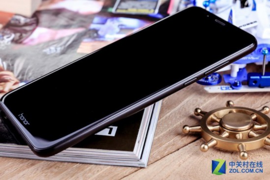 荣耀畅玩7C上手:百元全面屏玩上面部识别