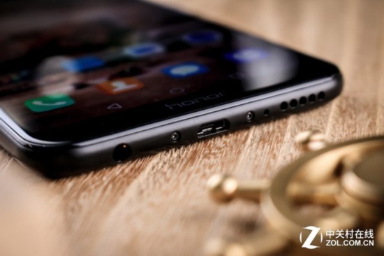 荣耀畅玩7C上手:百元全面屏玩上面部识别