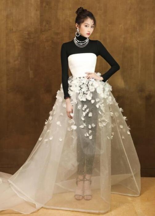 关晓彤回应红毯造型:要是觉得一般 以后再改