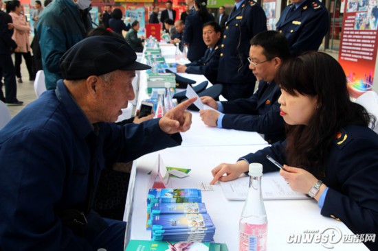 西安工商举行315系列宣传活动 现场受理消费