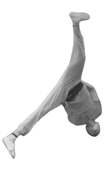 江苏邳州侠客男两公里上班路一路侧空翻