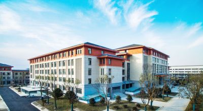 扬大广陵学院开学报到 近万名学生搬入新校区