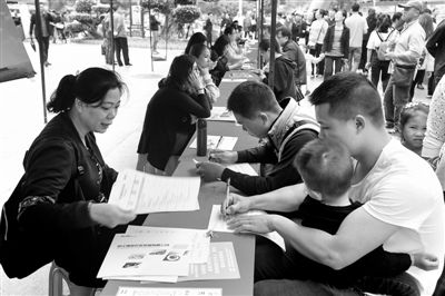 霞山举办南粤春暖专场招聘会