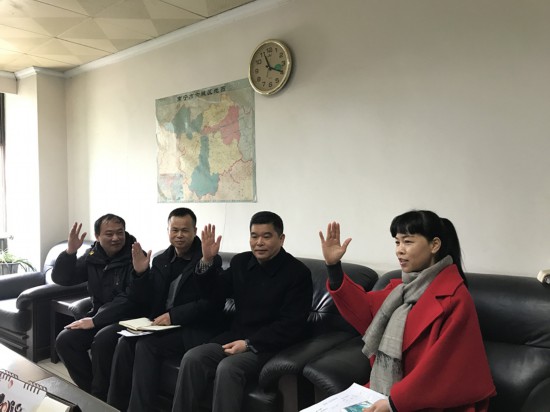 南宁市扶贫办强化机关党支部党小组建设