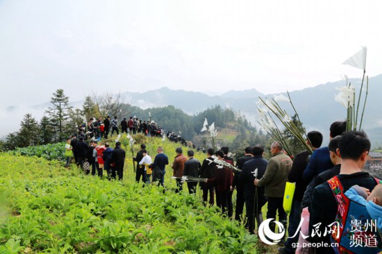 雷山县有多少人口_雷山县县委书记杨锦青(3)