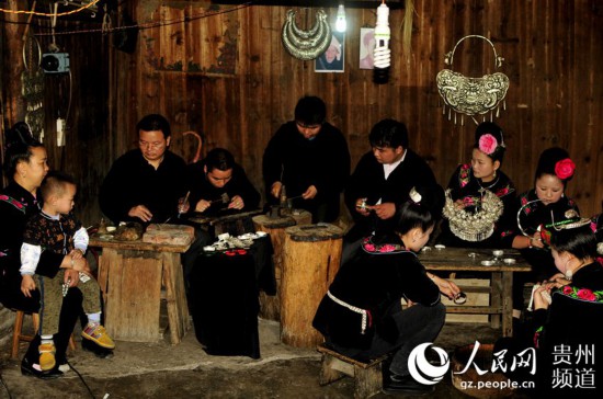 雷山县有多少人口_雷山县县委书记杨锦青(3)