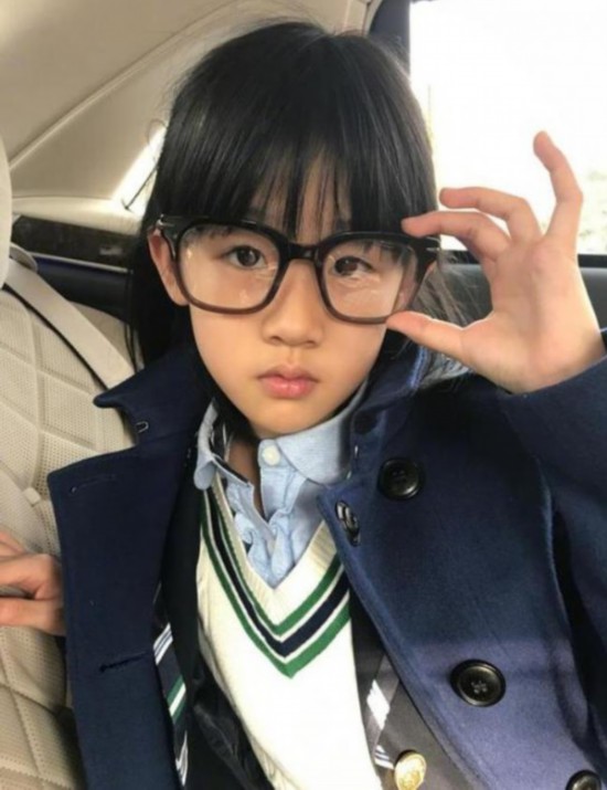 贝儿想近视被鲍蕾套路 网友开劝:千万保护好眼