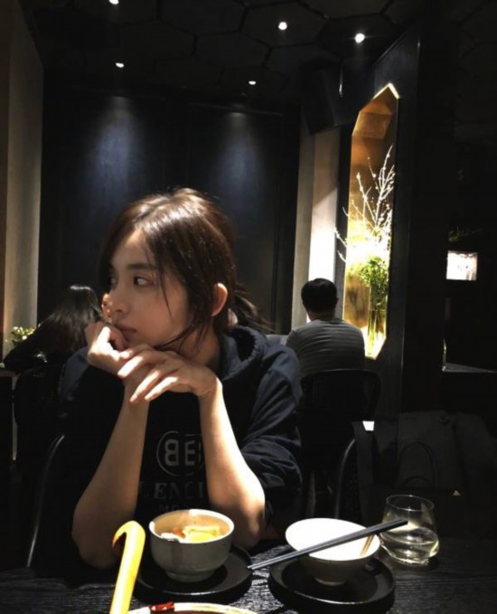 娜扎晒素颜吃饭照意思水嫩仙气十足笑成表情表情包可爱微什么信皮肤图片