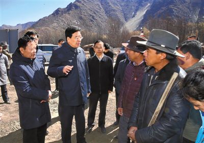 日前,西藏自治区党委书记吴英杰来到拉萨市曲水县才纳乡考察农牧业