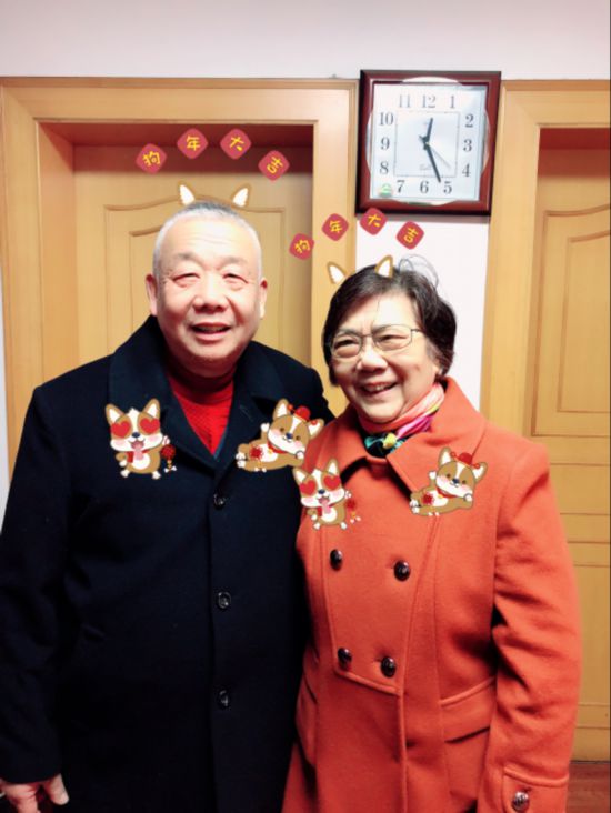 七旬老夫妻玩抖音 網友：這就是愛情的樣子