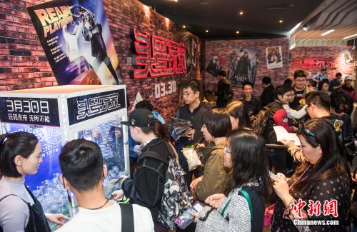 现场设置的游戏机吸引了不少观众。主办方供图