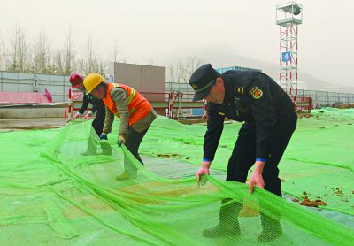 沙尘和雾霾同扰京城 空气重污染橙色预警昨24