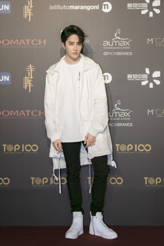 Mike Angelo出席上海时装周 青春感染全场