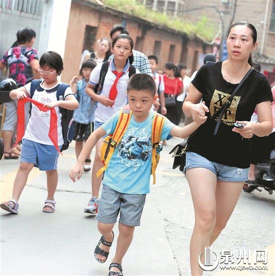 泉州市教育局表态:中小学全面午晚托 泉州尚需