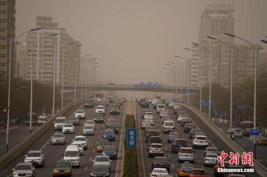 北方地区多沙尘天气 青藏高原及新疆北部有雨