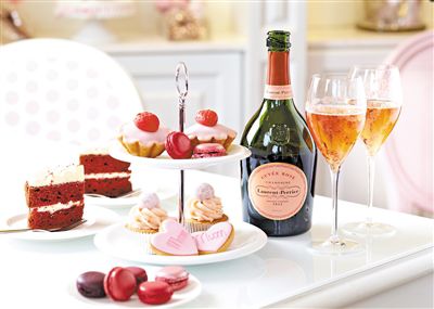 目的地+美食 旅游短视频里有哪些爆款?