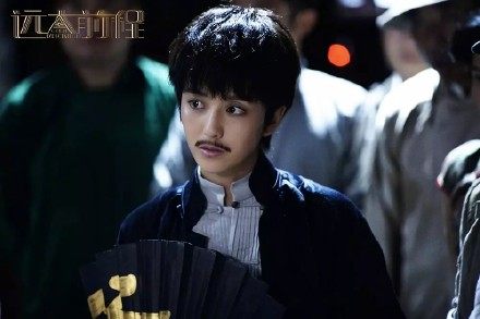 佟丽娅女扮男装造型霸气 试看女明星谁女扮男