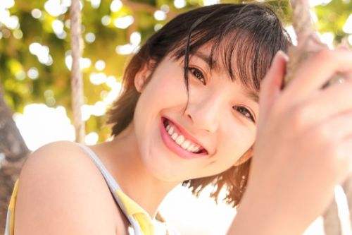 那些笑起来超治愈的女星 周冬雨眼睛笑成小月牙(图)