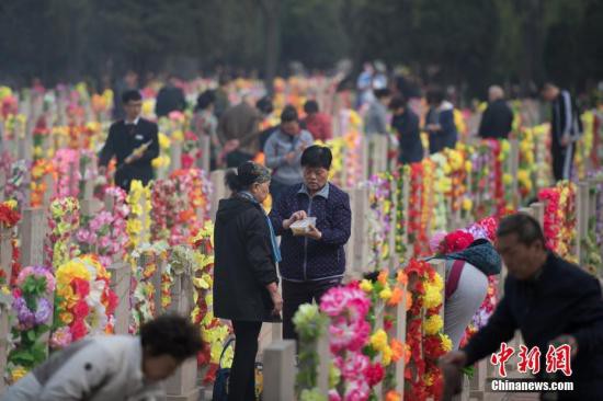 京沪墓地价格比房价还高数倍 垄断致“坟地产”暴利