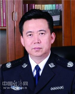 现任公安部副部长,国际刑警组织主席,副总警监警衔.