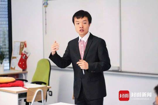 男孩成绩不是最好却被哈佛大学全额奖学金录取