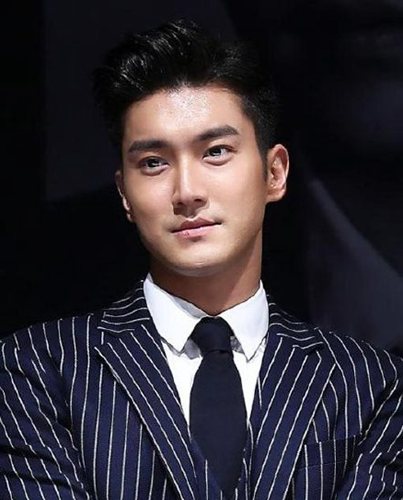 崔始源晒SM家族大合照 这阵容简直逆天了