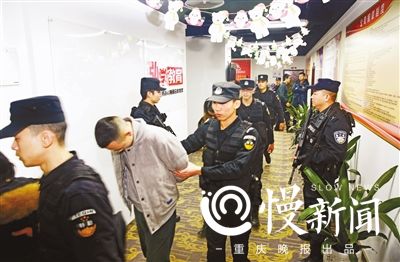 小心!美女主动加你微信好友 推荐金融大师帮你