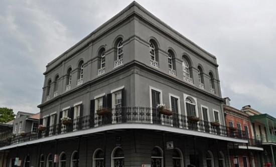 美演员尼古拉斯·凯奇沉迷购买奇异物品 负债