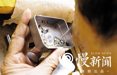 修表匠的感悟:耐得住寂寞 才能让时间永恒