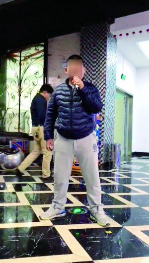 镇江新区13岁男孩被逼减肥 躲进KTV飙歌