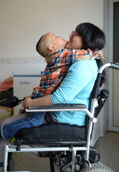 地震女孩魏玲:天塌地陷 也有缝隙透进光亮