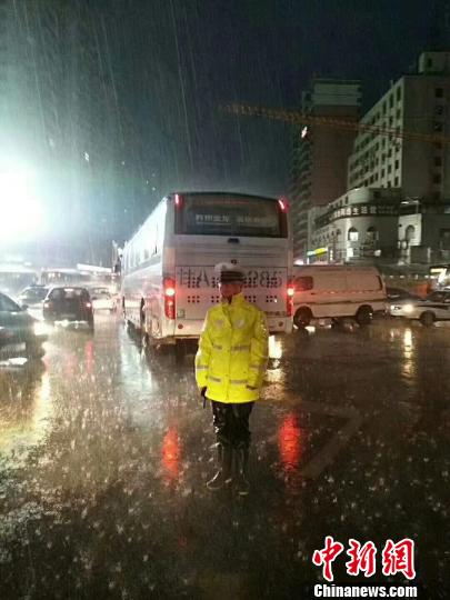 兰州遭强降雨袭击致局地受灾 抢险工作仍在进行