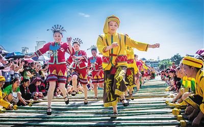 我国少数民族人口苗族排第几_少数民族苗族服装