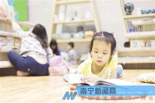 2018广西书展开幕 朋友圈里晒书展 脑力大咖来