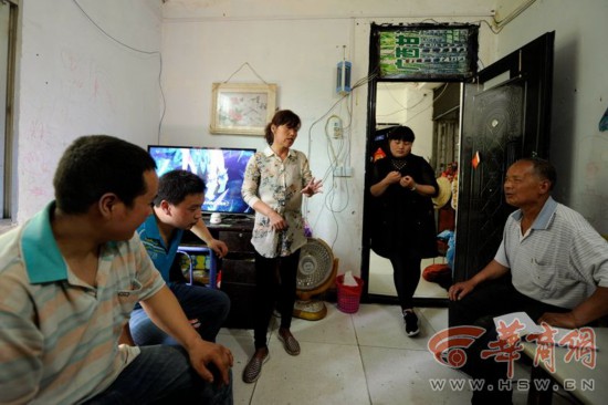 西安保洁员因儿子打架一家5口人失业 起诉街办