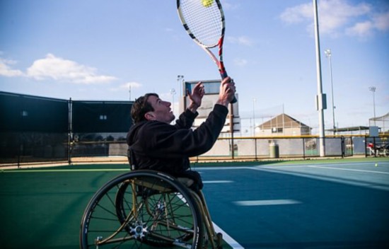 美国一男子高位截肢仍期待爱情乐观面对生活